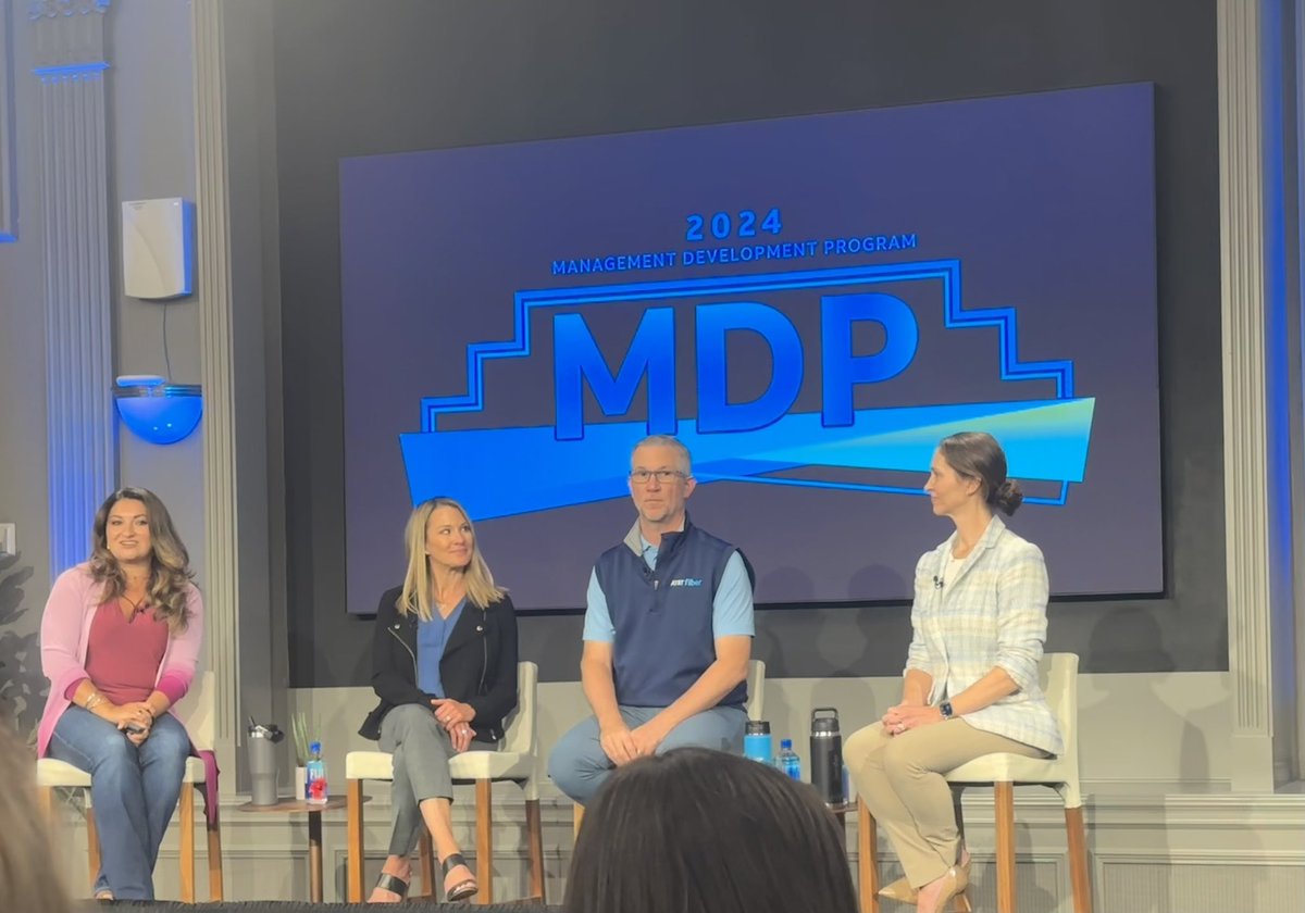 Hugo_RRivera's tweet image. Brilliant minds converge to share their perspectives at the 2024 Management Development Program Leadership Keynote Alumni and active students event #MDPAlumni #ATT #StudentoftheBusines