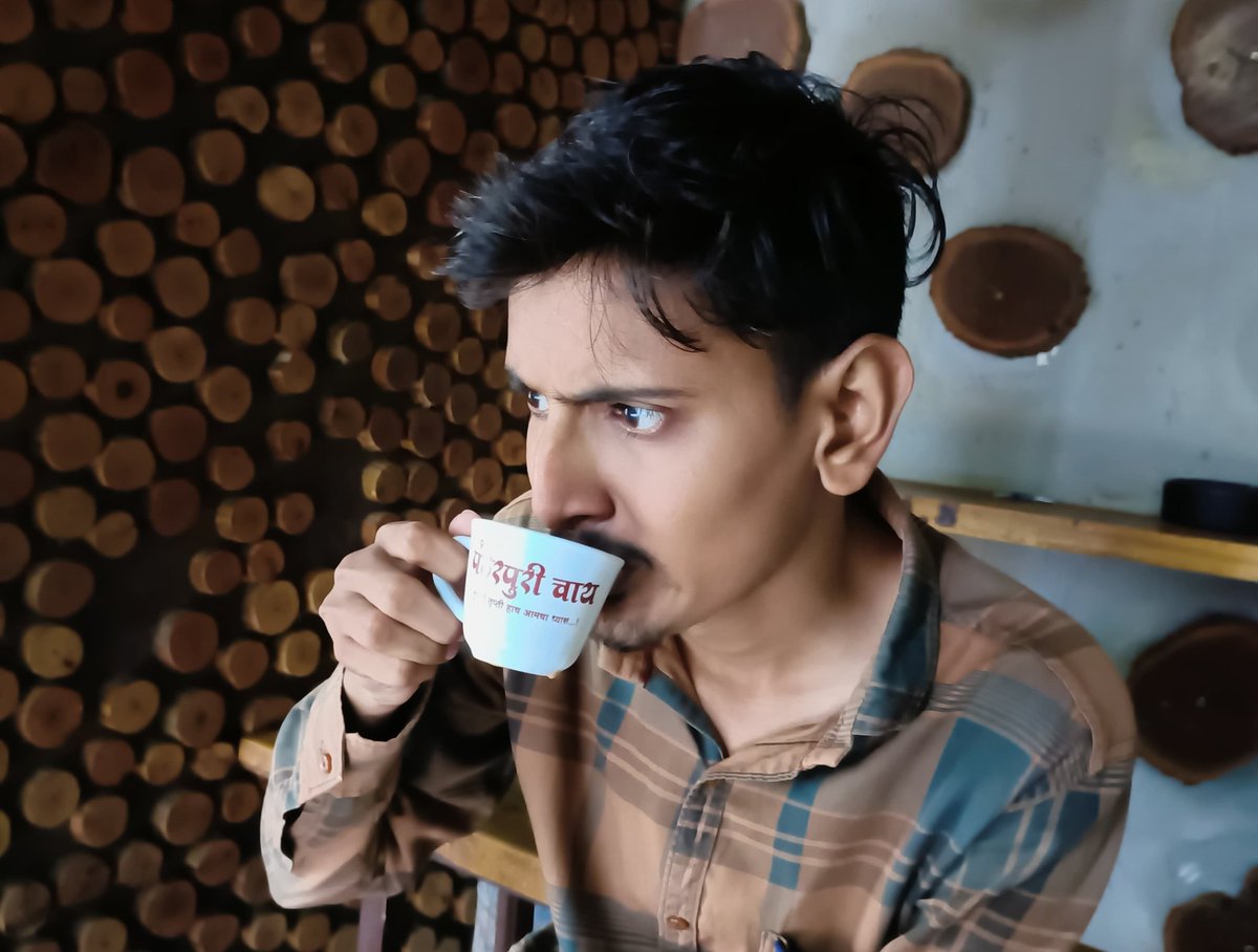 KISHORC9413's tweet image. कप में मौजूद रही 
उसकी छुअन की खुशबू 

चाय पीता हूँ तो आती है 
उसके बदन की खुशबू 

अज़हर इक़बाल
Good morning ❤️
#Ahmedabad 
#HeavyRainfall #ipone