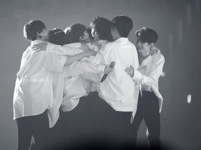 AlwayshereX1's tweet image. Happy 5th Anniversary, my @x1official101! I always wish for your happiness. Keep on flying high, my luvies. You will always have a place in my heart! I love you all! 🦋💕

#X1_Debut_5thAnniversary 
#오랜만이야엑스원_5년축하해