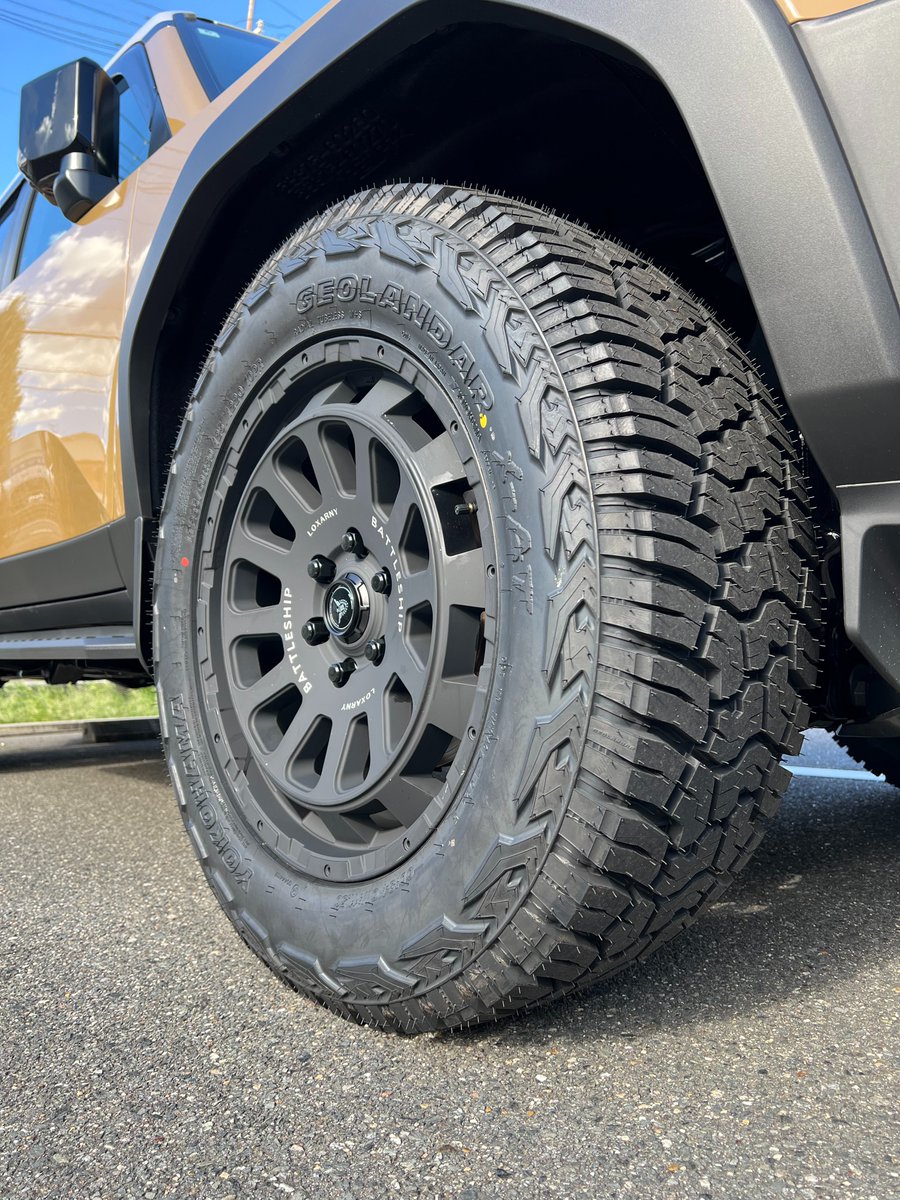 webMALUZEN's tweet photo. 【LAND CRUISER 250】
特別仕様車ZX“First Edition” 【丸目】
(台数限定販売)サンド×ライトグレー
ホイール
#BADX(新サイズ開発中)
ロクサーニ バトルシップ ネオ
#カーポートマルゼン東大阪
#toyota #landcruiser
#landcruiser250 #トヨタ
#madeinjapan #firstedition
#limitededition #limited https://t.co/yUsseU4SnU