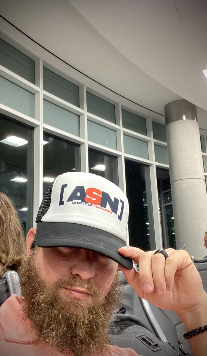 Glad I went to the ASN awards and got my new hat! I’m using it to block out the light so I can take a nap waiting on my 4 hour delayed flight lol. Thanks for the swag <a href="/ASNAWARDS/">ASN AWARDS</a> and thanks for a great weekend!