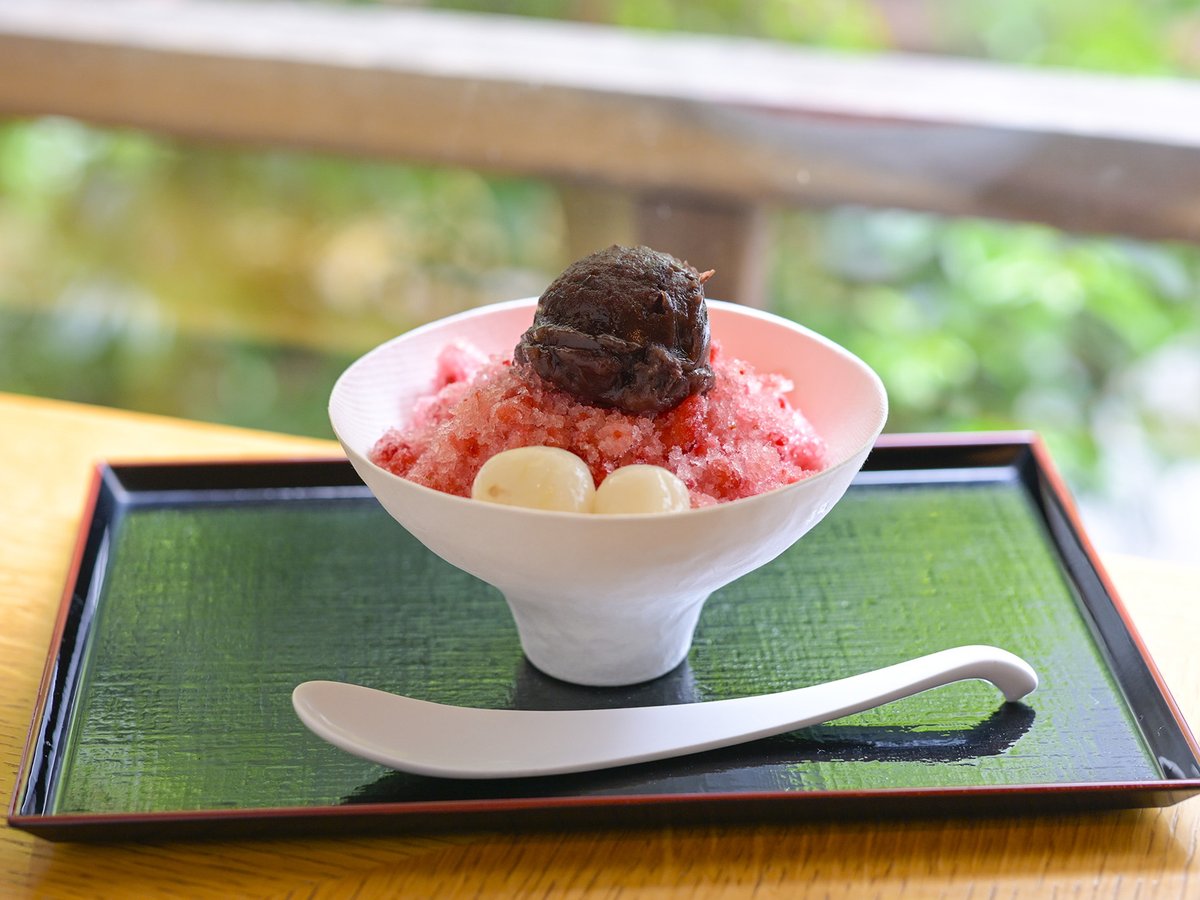 SG_service_kyo's tweet photo. 和の情緒が感じられる茶店 #新宿御苑あのん✨
#日本庭園 を眺めながら 極上の #かき氷 をご堪能ください😋
ひんやりも美味しい #抹茶 🍵定番の #いちご🍓
人気の #マンゴー をご用意してお待ちしています🍧
かき氷の季節も残り僅か。今のうちにお召し上がりくださいね。
#新宿御苑 #和スイーツ #matcya https://t.co/m7NDP0wxcC
