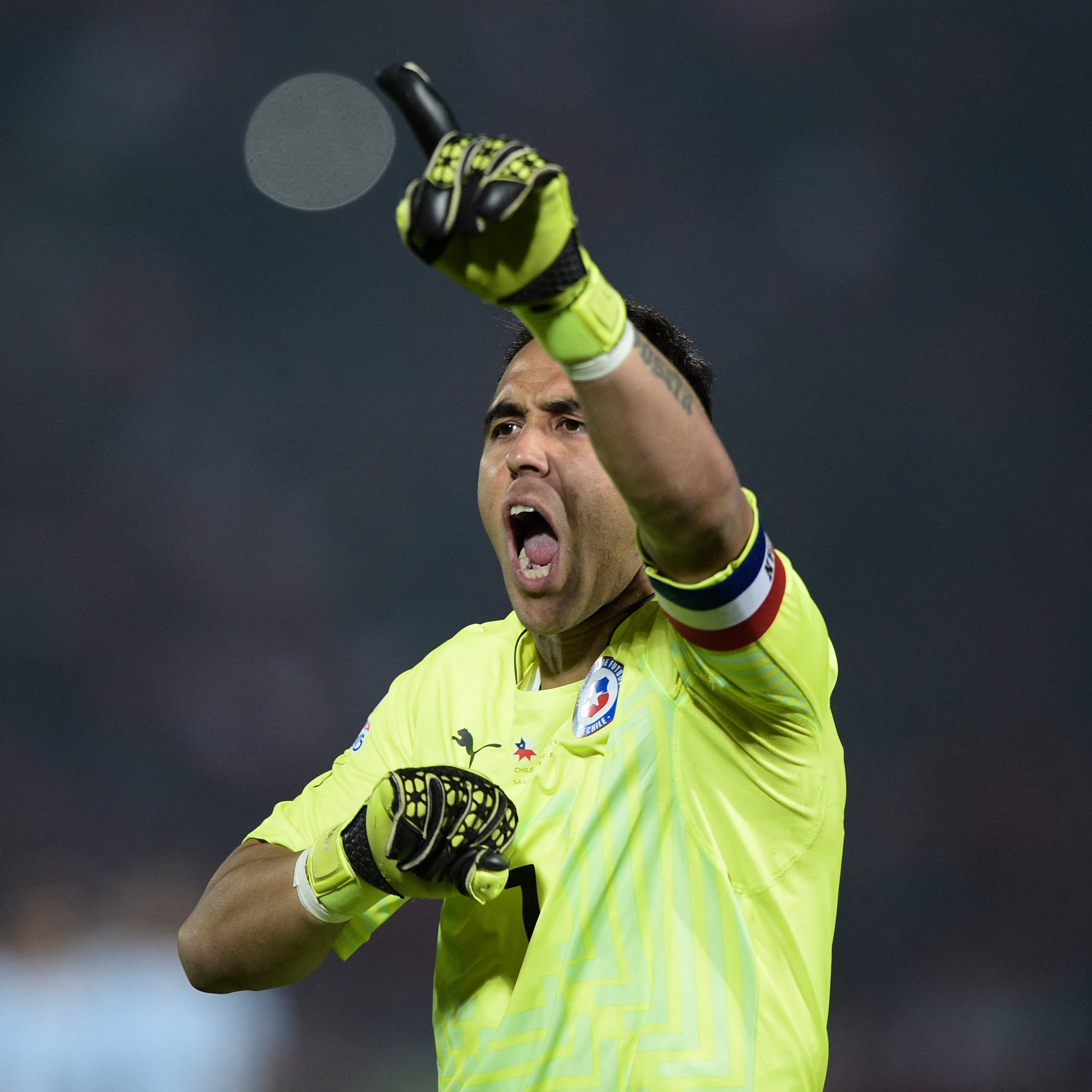 Claudio Bravo se retira del fútbol tras salir del Betis.