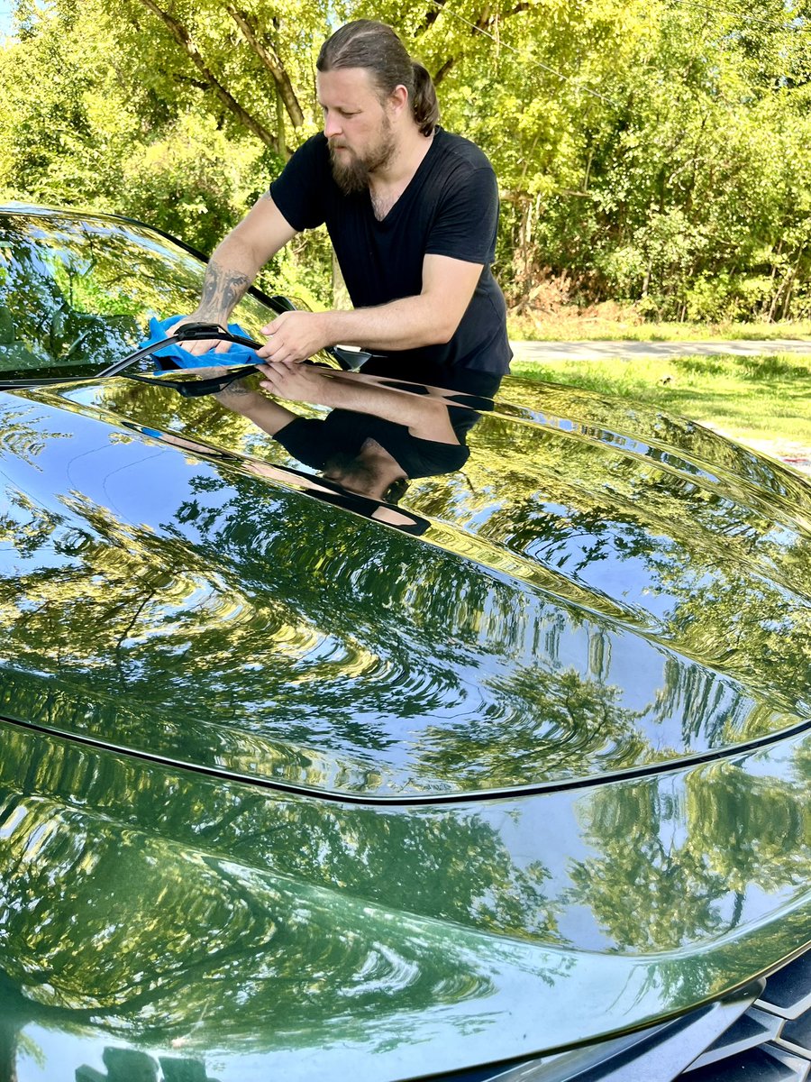 xxsquishy21xx's tweet photo. Highly recommend! 🙌🏻✨💚
#rainx #autozone @autozone #carstuff #washday #camaro https://t.co/07UbugOLNC