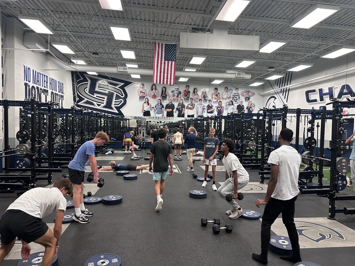 fhcspartanhoops's tweet photo. First day back in the weight room! Proud of our guys are showing up and setting the tone. #70days https://t.co/6IBYGiuWMZ