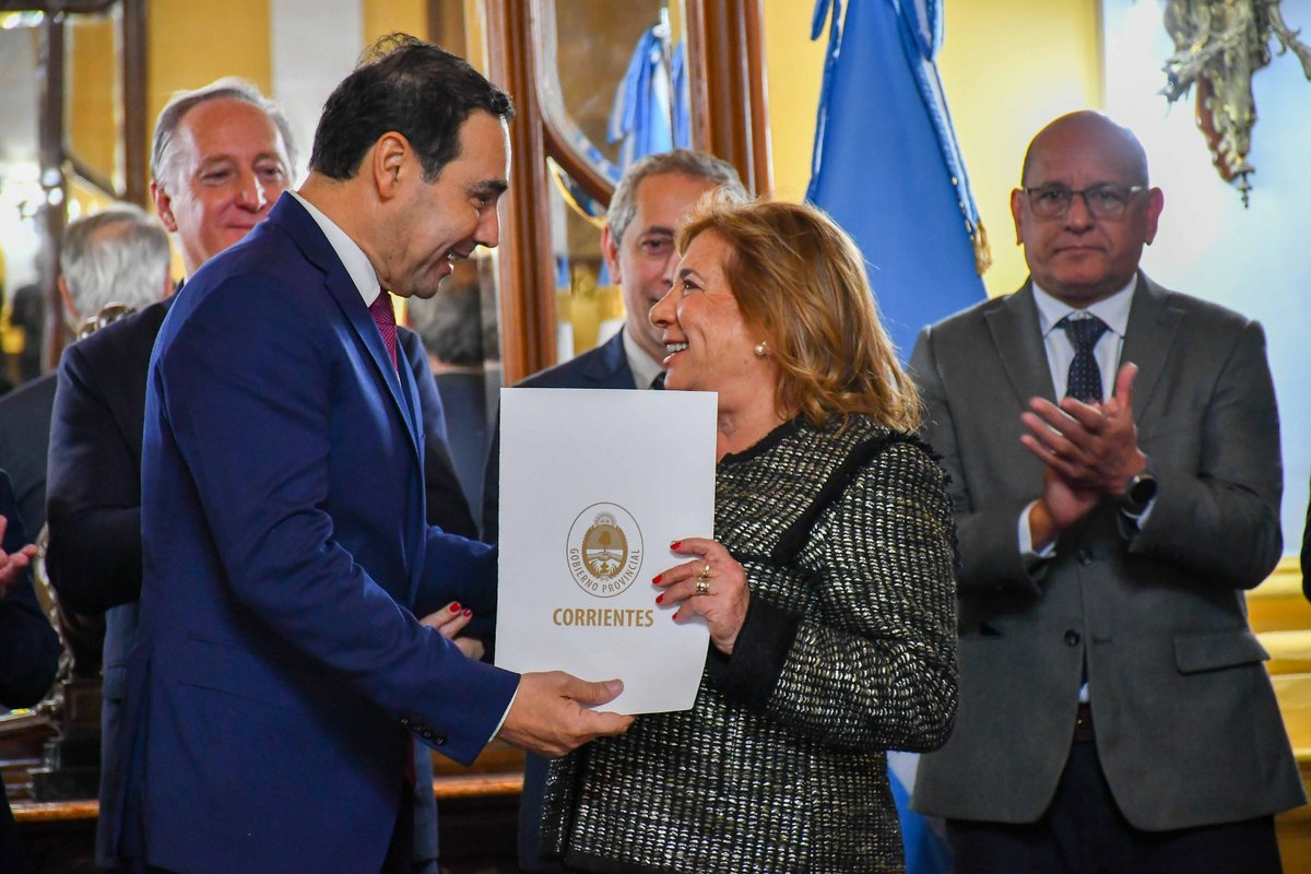 FECORRctes's tweet photo. En la mañana de hoy, una comitiva de la FECORR encabezada por su presidente Sr. Roberto Báez e integrada por el Sr. Carlos Botello y el Sr. Fernando Méndez, acompañó la asunción de la Sra. Beatriz Kunin de Lischinsky como Presidente del Instituto de Cultura de Corrientes. https://t.co/r7DO9YlMhZ