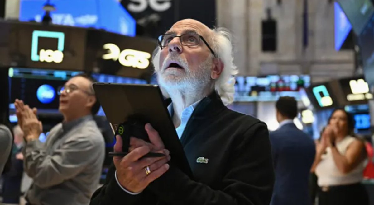 Who is this guy? Every time the stock market closes, whether you get GAINZ or losses or PANIK.... doesn't matter, this sir right here shows up in some piece of news. #stocks #stonks #StockMarket