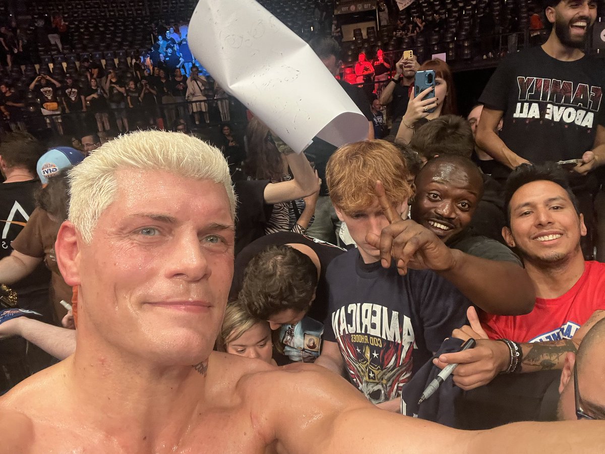 #WWEBRUSSELS  I MET <a href="/CodyRhodes/">Cody Rhodes</a> What a Gentle Champion &amp; <a href="/ByronSaxton/">Byron Saxton</a> another Gentle Champion !