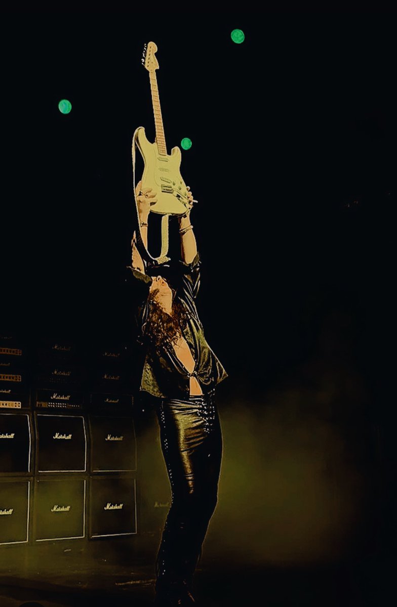 OfficialYJM's tweet image. Pick up that guitar 🎸 See you guys at the US shows yngwiemalmsteen.com/tour