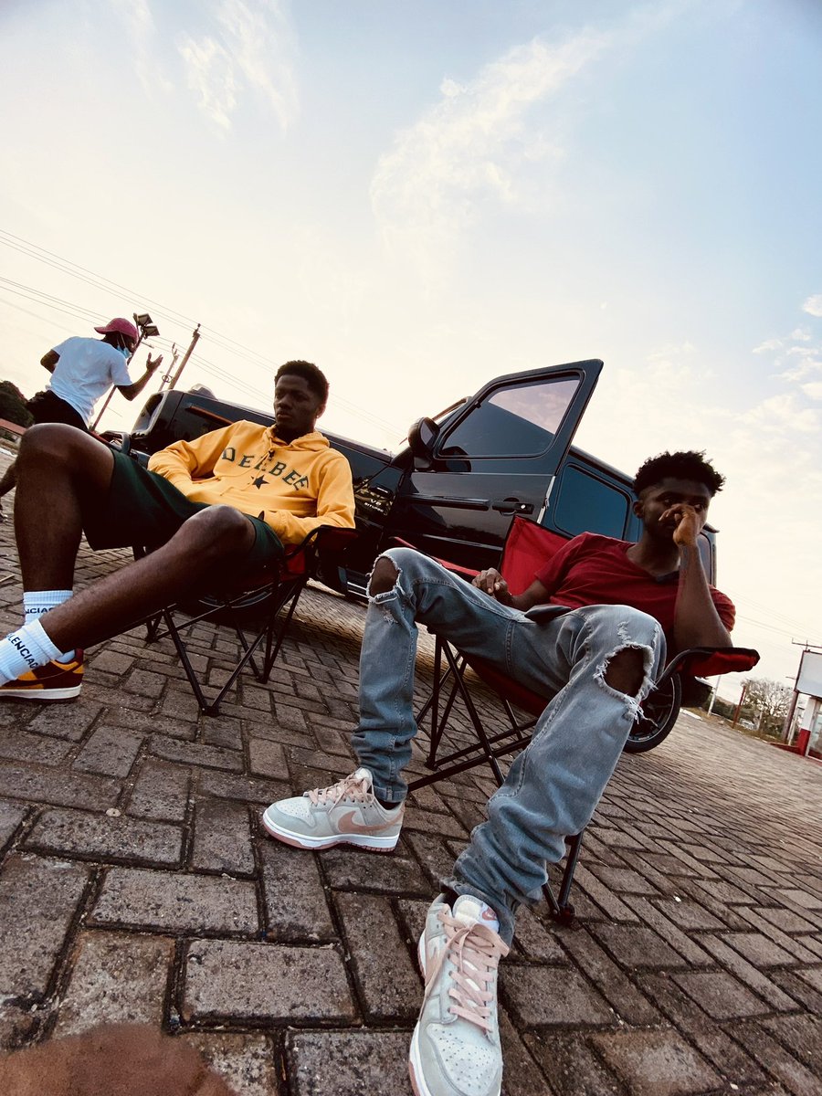 DeonBoakye's tweet photo. #DeeBeeFAM #DeeBee🇬🇭  #LegendaryJourneyEP.  https://t.co/9SdvZijs8Z https://t.co/XlVpmyhI9h
