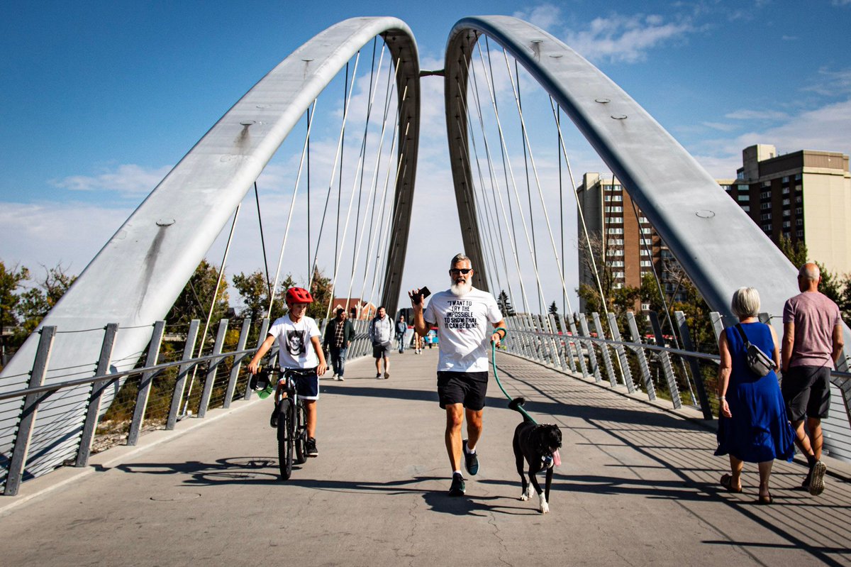 TerryFoxCalgary's tweet image. Happy #internationaldogday! Did you know #TerryFoxRunCalgary welcomes all participants, including four-legged friends? 🐶 Register you and your furry friend for a pawsitively great day on Sun Sept 15 ➡️ buff.ly/3XhaNd5