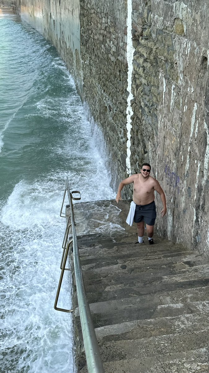 #👨🏻🦰🤙 tweet media