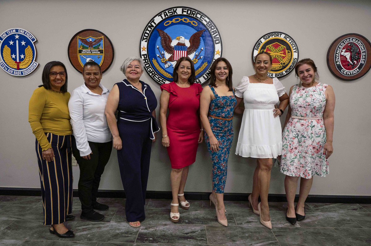 JTF_Bravo's tweet image. This #WomensEqualityDay, JTF-B celebrates the achievements of women across the base.
@ussouthcom recognizes the contributions of women in the defense security sectors through its Women, Peace, & Security Program.
For more: jtfb.southcom.mil/Media/News/Dis…
@usembassyhn @AereaHn