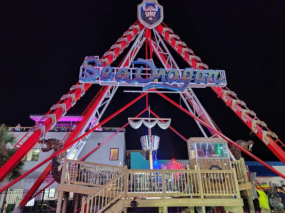 coasterchitchat's tweet photo. Sea Dragon has swung its way into @cbbap and is now officially open!

📸 Carolina Beach Boardwalk Amusement Park

#carolinabeachboardwalk #chancerides #coasterchitchat #amusementpark #boardwalk #seadragon #pirateship #familyfun #newfor2024 #nowopen #carolinabeach #northcarolina https://t.co/IzObcofYGp