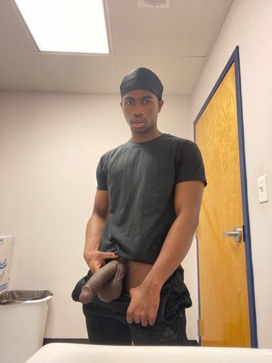 Bigdickroom_'s tweet photo. Rt this if you like big dicks 😈 https://t.co/6NqUusldqV