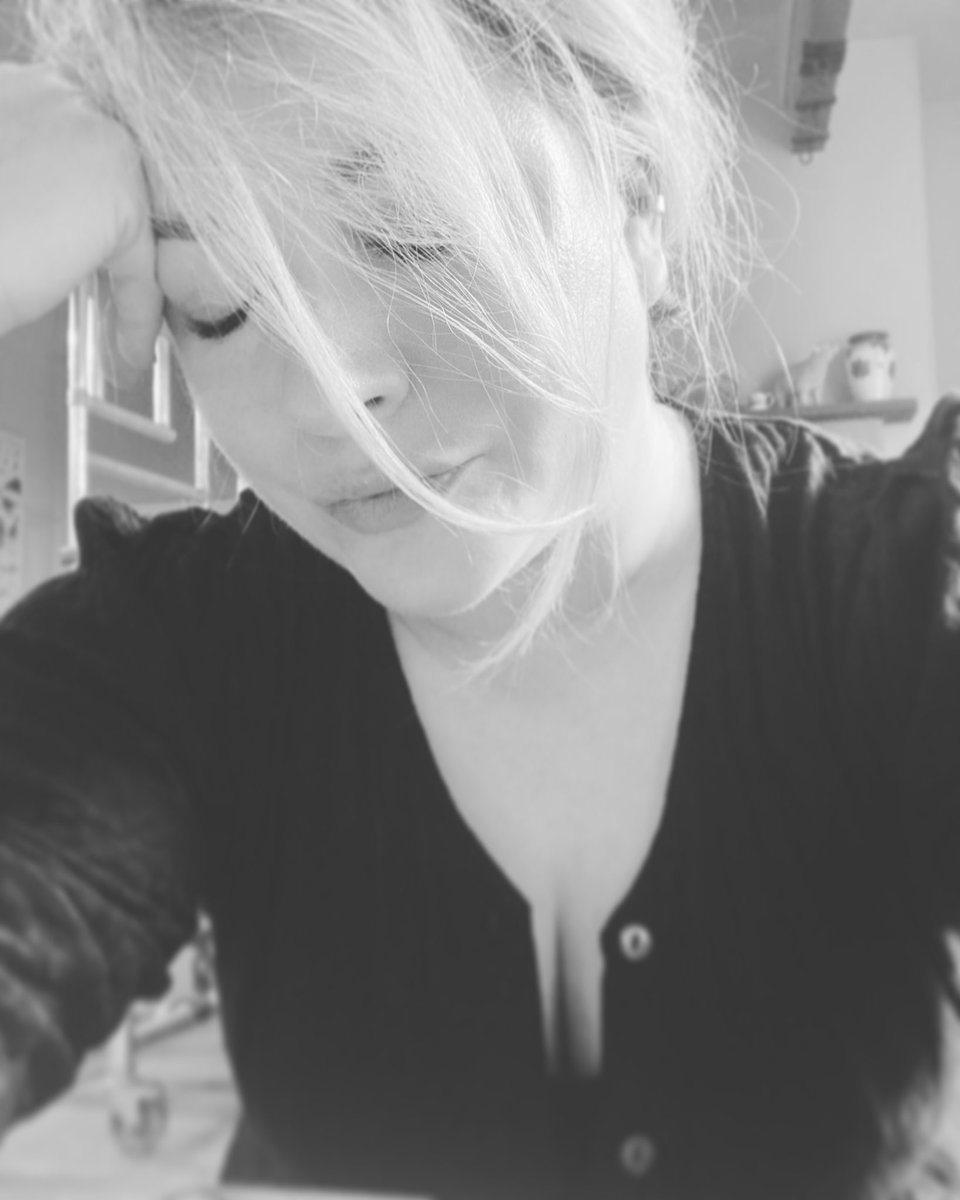 Jane Roberts tweet media