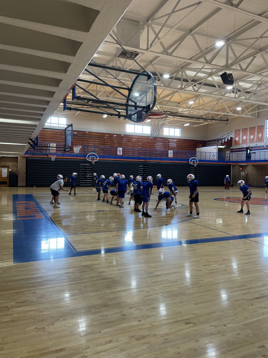 Heat Advisory ✅ 
No AC ✅ 
Getting Better ✅
We are fortunate to have the Joe Lucco gymnasium to work in even without A/C 😓 🔥 💨 
Our guys are always to work 💪 💯 ❗️
#BetterThanYestetday 
#Lincoln #roarlikeatiger
