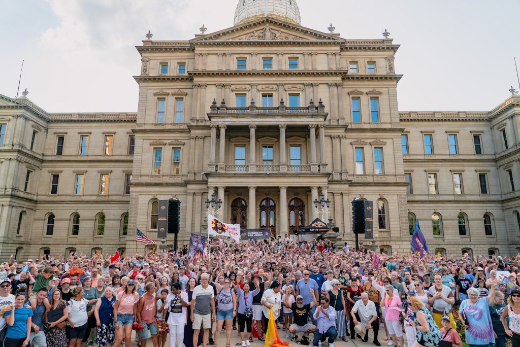 seanfeucht's tweet photo. The biggest crisis facing America is not a political, social or economic. It’s SPIRITUAL.

Only a sovereign move of God can fix the mess we’re in.

This last wknd, over 15,000 worshippers filled the MN, OH &amp; MI capitols seeking God for our nation.

THIS IS THE WAY. #LetUsWorship https://t.co/zgP0NlpRds