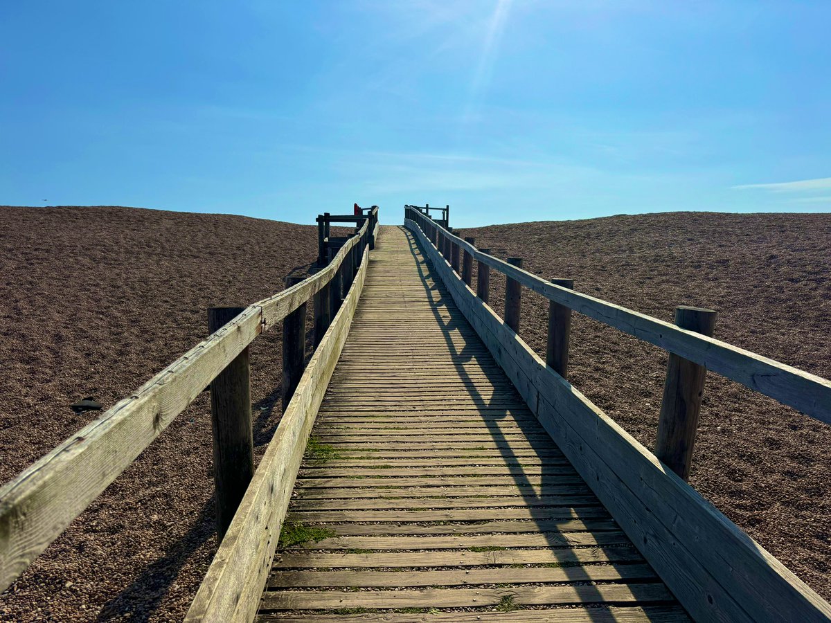 #BankHolidayMonday sunshine ❤️<a href="/BBCSouthWeather/">BBCSouthWeather</a> <a href="/AlexisGreenTV/">Alexis Green</a> <a href="/ThePhotoHour/">#ThePhotoHour</a> <a href="/StormHour/">#StormHour</a> #ChesilBeach #Dorset
