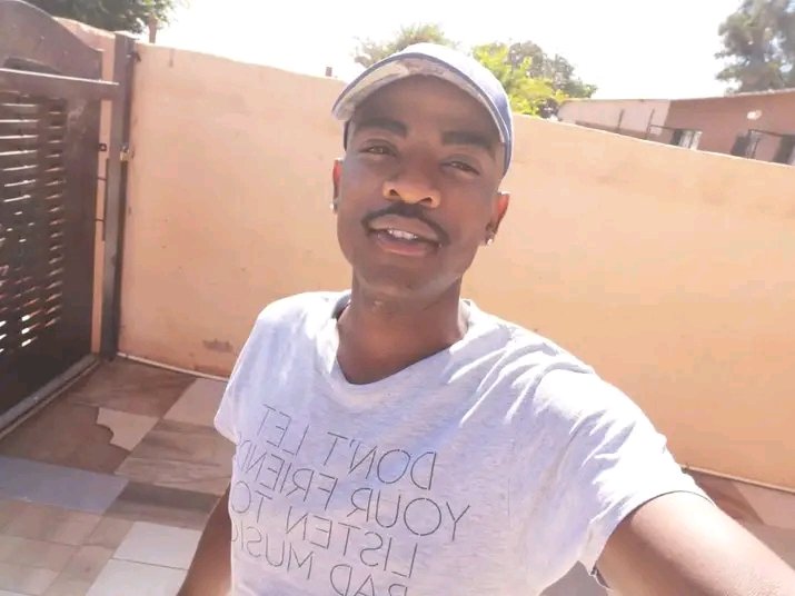 GijanaVelile's tweet image. Hey @LarsLB  I need atleast another 2 @DeeperShades t-shirts ❤️❤️ 
#BeSafe
#KeepItDeep
#DontDrinkAndDrive
And whatever you do....
#DontLetYourFriendsListenToBadMusic