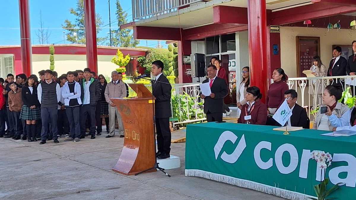 ConalepElOro's tweet photo. Con orgullo y respeto, llevamos a cabo el acto cívico que marca el inicio de este nuevo ciclo escolar.
¡Que este año sea de grandes logros!📷
#ApasionadamenteCONALEP
#ElPoderDeServir
Conalep Estado de México https://t.co/IydAerwsax