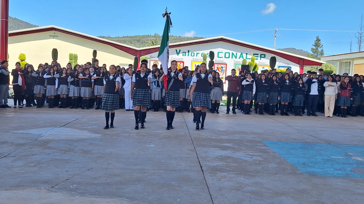 ConalepElOro's tweet photo. Con orgullo y respeto, llevamos a cabo el acto cívico que marca el inicio de este nuevo ciclo escolar.
¡Que este año sea de grandes logros!📷
#ApasionadamenteCONALEP
#ElPoderDeServir
Conalep Estado de México https://t.co/IydAerwsax