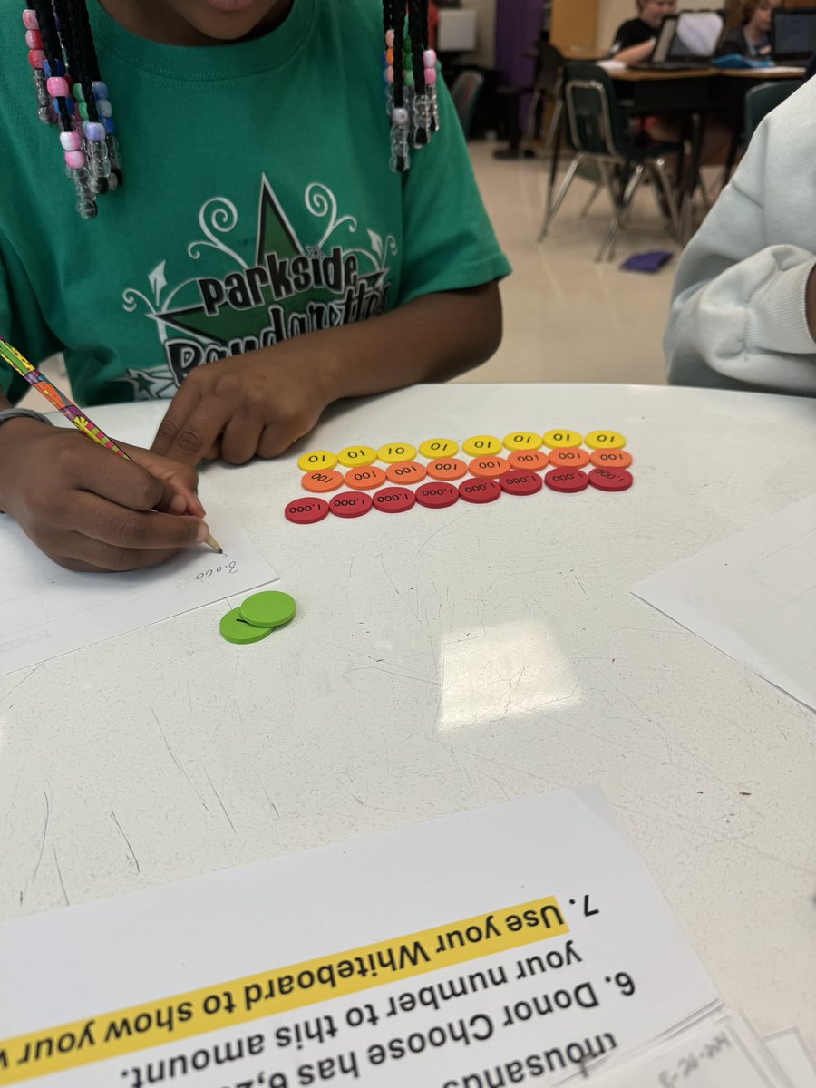 DTMathEducator's tweet image. 4th Grade Ss @APSParkside enjoys using manipulatives to explore skills.# ClusterLearning #Learningmadefun