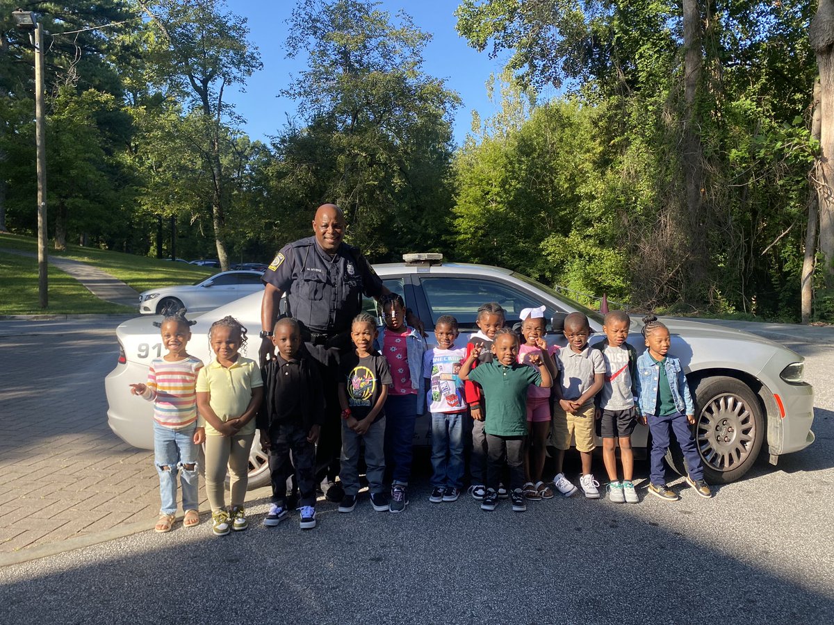 STEAMingCooper's tweet photo. Today, our kindergarten students were over the moon to hear from our very own community helper, Officer Myers! 🚓 What a fantastic way to bring social studies to life! 🌟 #CommunityHelpers #RealWorldLearning #SocialStudies @APS_WMBoyd @APSPolice @APS_K5SStudies @MsBlairAPS https://t.co/CJyjczmlqI