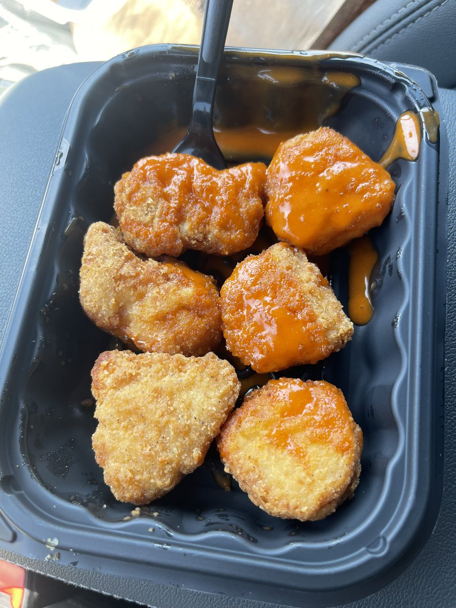 Hey <a href="/Wendys/">Wendy’s</a>, apparently everything is not saucible!   Even your new nugs…