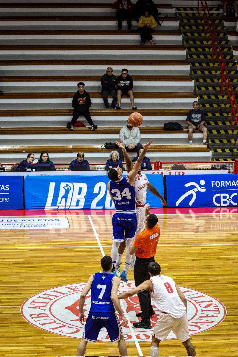 crzbasquete's tweet image. 🏀 O Cabuloso está em quadra para a 1ª rodada da Série Ouro, enfrentando o anfitrião e atual campeão! 

Vamos com tudo nessa batalha, Cruzeiro! 💪✨

#ldb #basketball #cruzeiro #SérieOuro