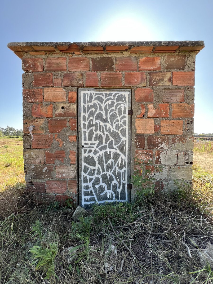 _THECAVER_'s tweet photo. Obra de Pedro Cabrita Reis alvo de vandalismo?
Isto vai dar que falar! Centenas de milhares de euros em questão. Quem vai pagar isto? https://t.co/LGqtL48dRg