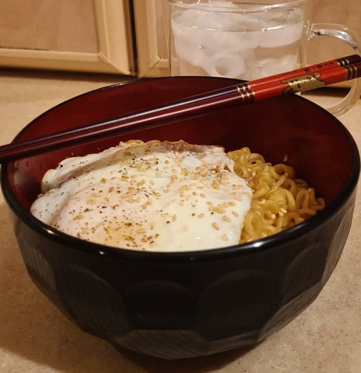 RMD_Writer's tweet image. قررت أدلع نفسي بطبق رامن 🍜✨️
اليوم سهرة طويلة مع لعبة رعب 🔥