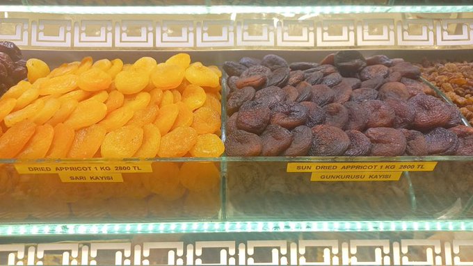 Kapalıçarşı'da şoke eden görüntü! Kuru kayısının fiyatını gören şaşıp kaldı: Gram altınla yarışıyor