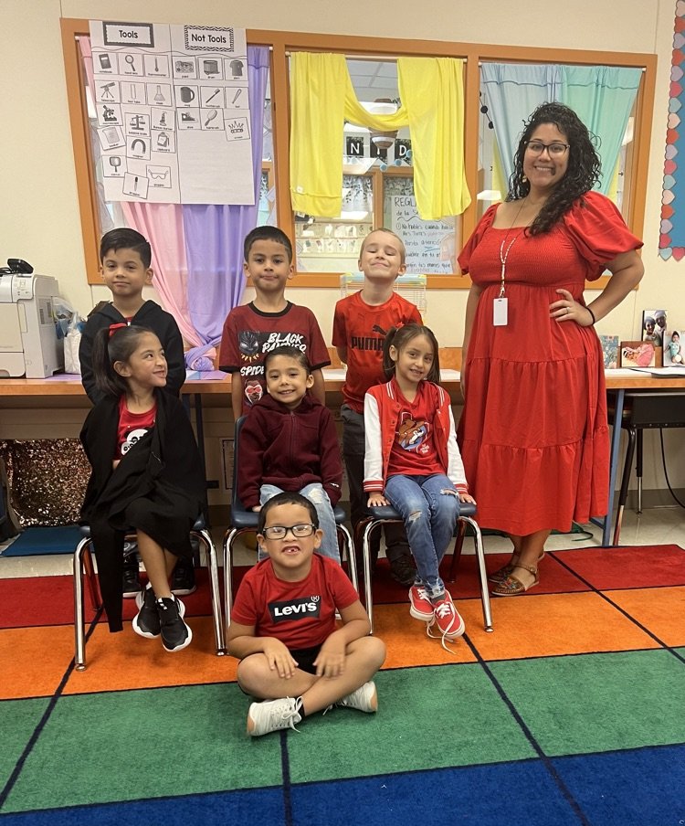 swisd_mce's tweet photo. It's a great day to be a Gator! ❤️♥️💋❗️🍓🚨🍒🚗 #HAPPYREDDAY #RAINBOWWEEKMCE #MCEGoing4Gold #swisd https://t.co/fbiYnrgdRs