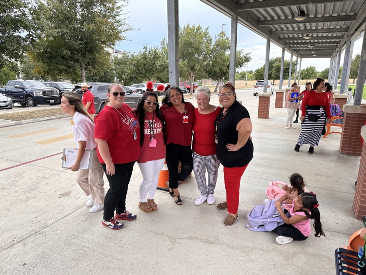 swisd_mce's tweet photo. It's a great day to be a Gator! ❤️♥️💋❗️🍓🚨🍒🚗 #HAPPYREDDAY #RAINBOWWEEKMCE #MCEGoing4Gold #swisd https://t.co/fbiYnrgdRs