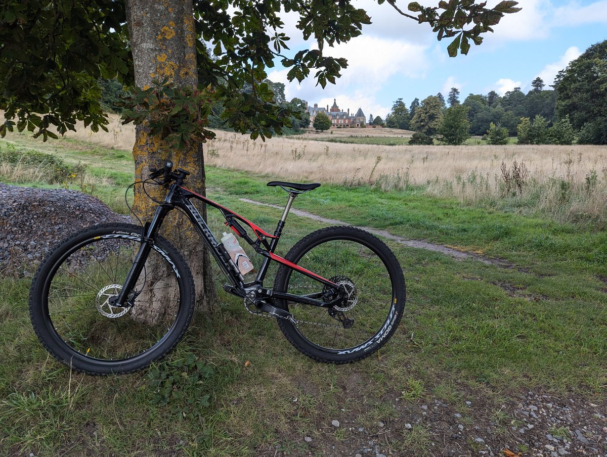 jay_tht's tweet photo. Two bike rides and a walk with the crazy two today 😁 https://t.co/JnqO5XjQVX