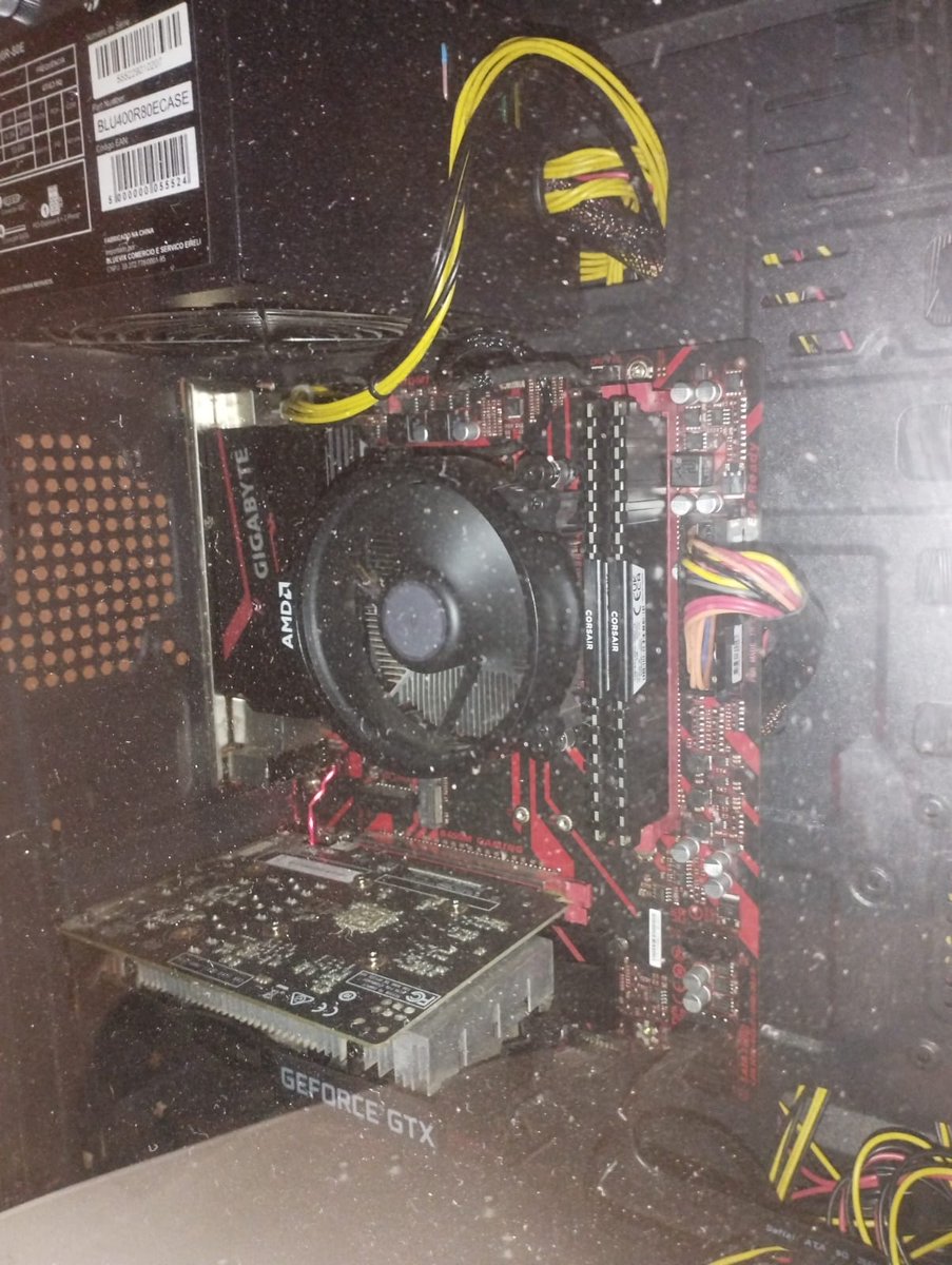 Agora sim, montadinho!! 
⚠️Vendo PC Gamer⚠️
Ryzen 5 5500 
RTX 1650 
RAM Corsair 2x8gb (3000mhz)
Placa mãe B450M
Gabinete BPC-C3147
SSD 256gb
Fonte 400w

Ta sem fans, a placa de vídeo não esquenta mt. Frete por conta do comprador.
+ infos na DM

rt = radiante