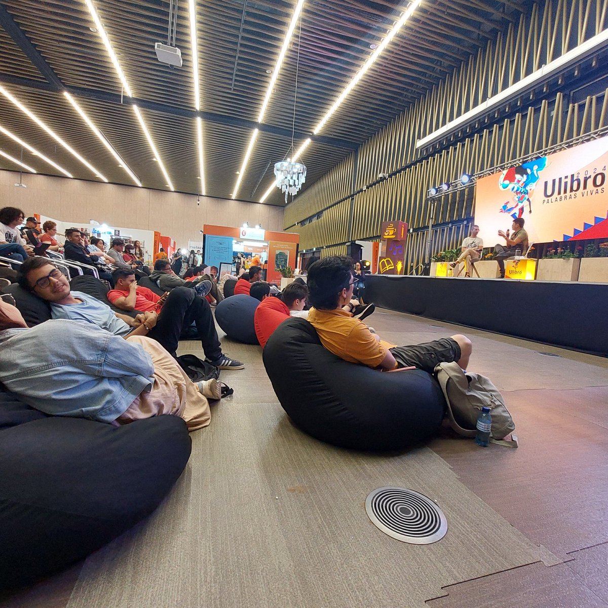 Escucho a Javier Correa en <a href="/Ulibro/">Ulibro</a> con la claridad de decir "no lo tengo claro". Me quedo con esta bella frase: "el poliamor es llevarle la sopa a tu vecina".