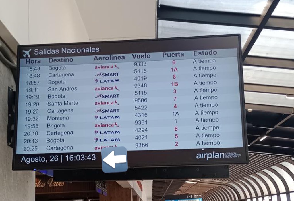 Jajajaja… la aerocivil anunció sanciones para vuelos que se cancelen irregularmente y zas! Apareció el combustible y los aviones quedaron tanqueados!!

Los únicos aviones varados ¡son los bodegueros del uribismo!