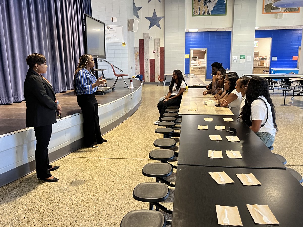 WHS_Seminoles's tweet photo. Seminole Mentors spent the afternoon defining their vision for service and planning the year’s mentoring activities at Veterans Elementary School. Thank you HEROES for your Warm Welcome!
#Built4Bibb #WestsidePride #VeteransHeroes https://t.co/3DUJsPNaLv