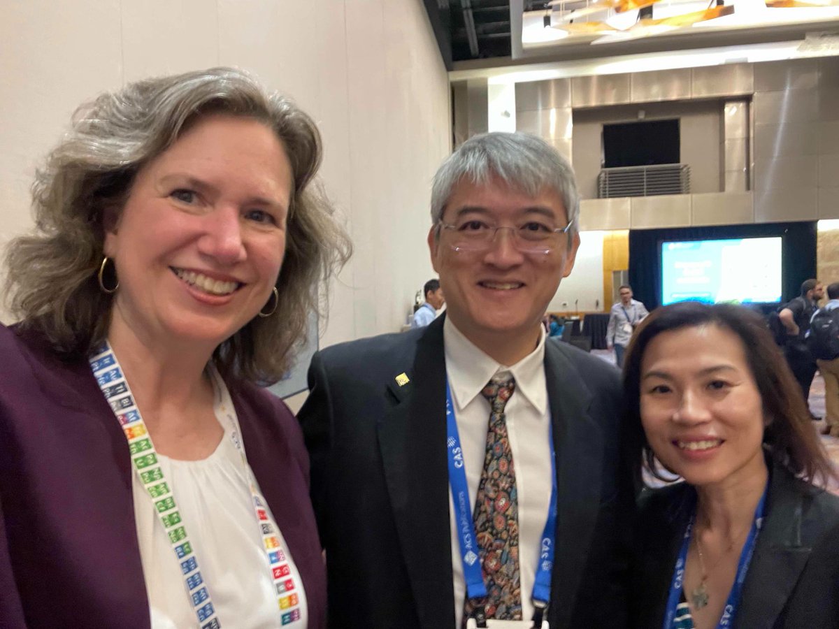 Mary_K_Carroll's tweet photo. Scenes from #ACSFall2024: Enjoyed the opportunity to meet the two candidates for #International District Director on the @AmerChemSociety Board of Directors, David Wu and @hooiling78, and other attendees from around the world! https://t.co/zPu3y0umYR