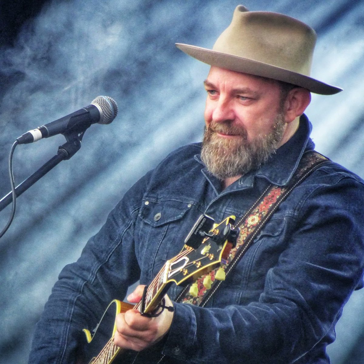 chriscwharris's tweet photo. Saw @kristianbush at @TheLongRoadFest this weekend. Absolute legend, funny, great songs and an awesome producer and song writer. Looking forward to listening to some @DarkWaterMusic Took a few photos... @ARCountry https://t.co/dmMmocxj6M
