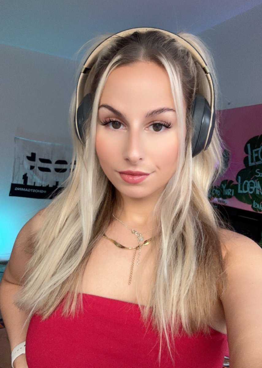 Stinky boi and I are LIVE 

giving away B06 beta codes!! 
✨TTV/DanielleDVS ✨