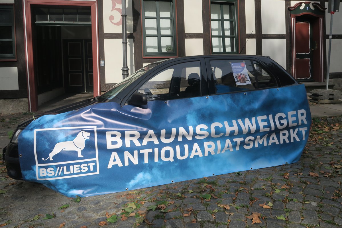 BuchTill's tweet photo. Geschafft! Gute Stimmung, schöne Stände, interessante Bücher, mehrere hundert Besucherinnen und Besucher, reibungsloser Ablauf: Besten Dank an das Landesmuseum! Hier gibt's Bilder: https://t.co/GkruEleLU4
#Antiquariat #Antiquariatsmarkt #Braunschweig #Bibliophilie #Bücherliebe https://t.co/vrDgAKVbcQ