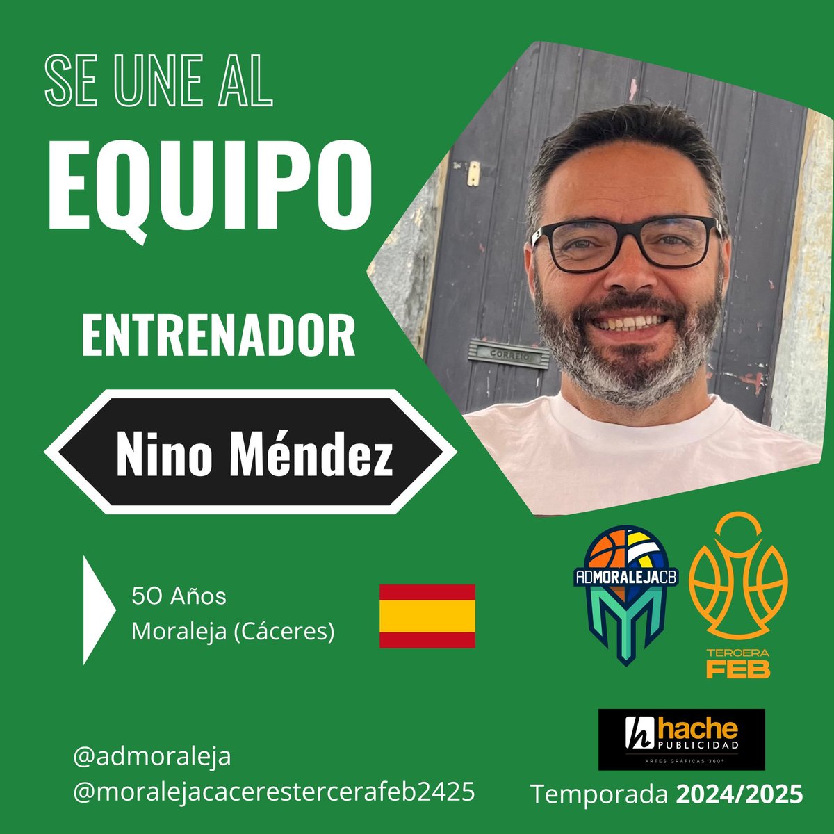 CompeticionFEB's tweet photo. 🚨 Mercado #TerceraFEB: Varios técnicos fichados en un lunes con hasta cinco confirmaciones

▶️ El inicio de las pretemporadas, su reto más inminente 

📋 Vicente González - @ULBLALINEA
📋 Enrique Moya - @FGLaRoda (Ayud)
📋 @DanielPlaceres5 - @SanAntonioCc (Ayud)
📋 Xabier Chico - @TabirakoBaqueST 
📋 Nino Méndez - @AdMoraleja1994