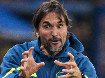 Agus12Blanco's tweet image. Diego Martinez puso linea de 5 de arranque contra Estudiantes, hizo el 1-0 y se fue a meter atras FALTANDO 30 MINUTOS.
Ándate cango hijo de puta, no sacaste a Giménez que estaba destruido y amonestado, sacaste a Zenon y METISTE A MARCOS ROJO que contra EDLP hace pachorra siempre.