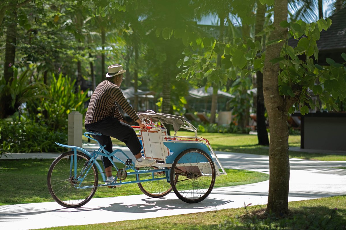 KempinskiBali's tweet photo. Have you ever seen or tried a becak ride? This traditional cycle rickshaw was a popular method of transportation from the 1930s until the early 1970s. You can experience this Indonesian heritage by exploring the resort on our 'Becak' tour.

#ApurvaKempinski #KempinskiDiscovery https://t.co/LyOP4ugOE7