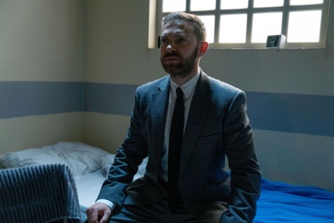 MattDAngeloFans's tweet photo. Spoiler photos for Dean's trial scenes which starts on September 2!! #EastEnders

Photos from Digital Spy and Metro https://t.co/UyOK3apOgO
