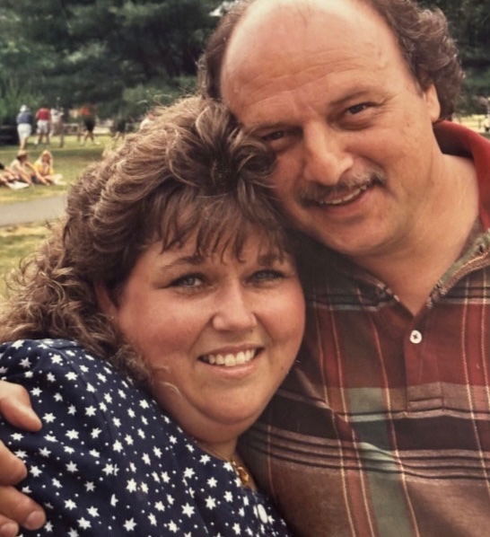 SpoonieProblems's tweet image. I would like to thank @DennisFranz16 for being so kind to my mommy once upon a time &amp;amp; taking a picture with her. She suddenly passed away &amp;amp; loved this picture so much… I used it for the obituary. My heart is broken, but this smile brings me joy. 🥹🖤