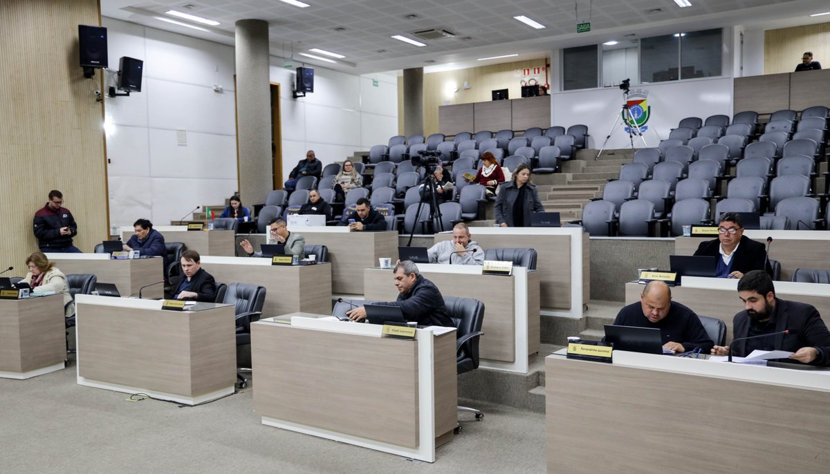 camaranh's tweet photo. Projeto aprovado estabelece prazo de 15 anos para aterramento de fios em Novo Hamburgo. Entenda melhor: https://t.co/ZAcTfWSuCP 📷 Daniele Souza/CMNH https://t.co/GyH5kHg9xc